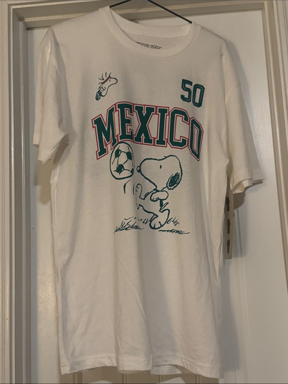 NWT Peanuts White Mexico Snoopy Soccer Tee Green & Red Accents SZ M loose fit